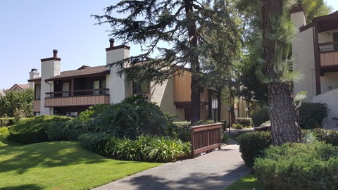 444 W Huntington Drive 3 Beds Apartment for Rent