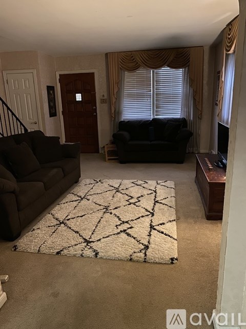 5827 Newtown Avenue 3 Beds Apartment for Rent