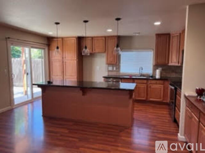 425 Bluefield Avenue 3 Beds Single Family Home for Rent - Photo gallery 2