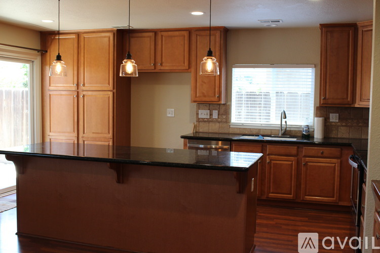 425 Bluefield Avenue 3 Beds Single Family Home for Rent - Photo gallery 3