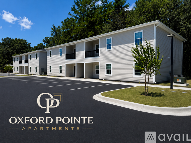 A building with the sign Oxford Pointe Apartments in front of it.