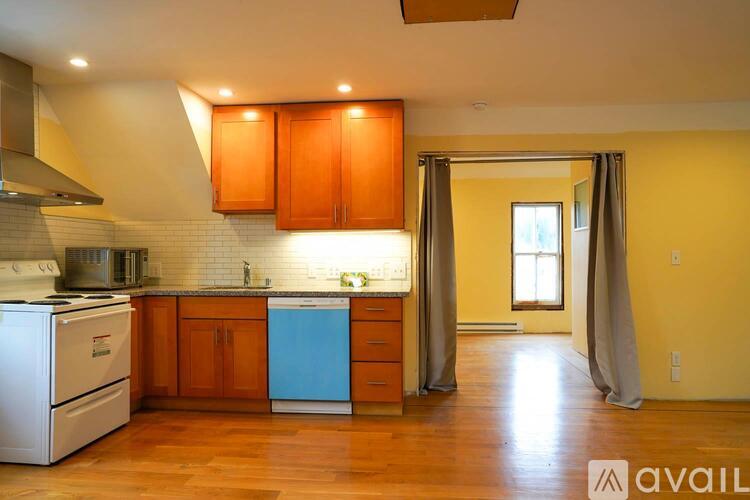 464 N 3rd St 1 Single Family Home for Rent - Photo gallery 5