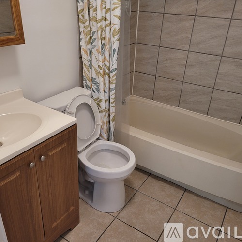 A bathroom with a toilet, sink, and bathtub.