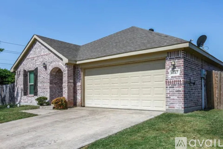 1617 Waters Edge Drive 3 Beds Single Family Home for Rent - Photo gallery 2