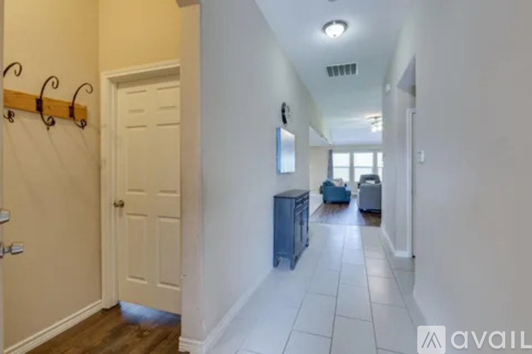 1617 Waters Edge Drive 3 Beds Single Family Home for Rent - Photo gallery 4