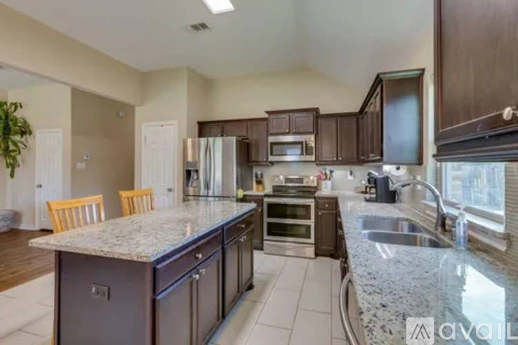 1617 Waters Edge Drive 3 Beds Single Family Home for Rent - Photo gallery 5