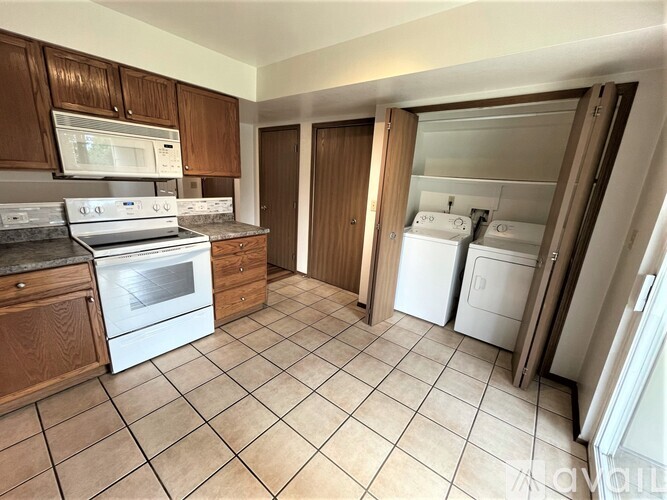 D St 2 Beds Apartment for Rent - Photo gallery 3
