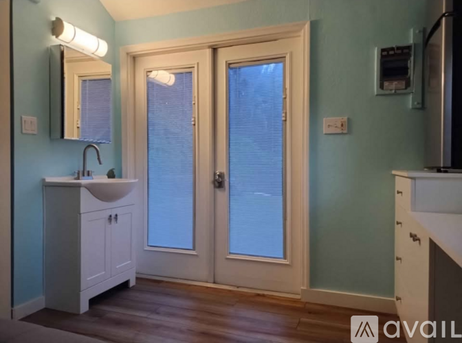 876 35th Avenue Studio Apartment for Rent - Photo gallery 1