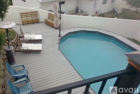 747 East Hills Drive North 4 Beds Apartment for Rent