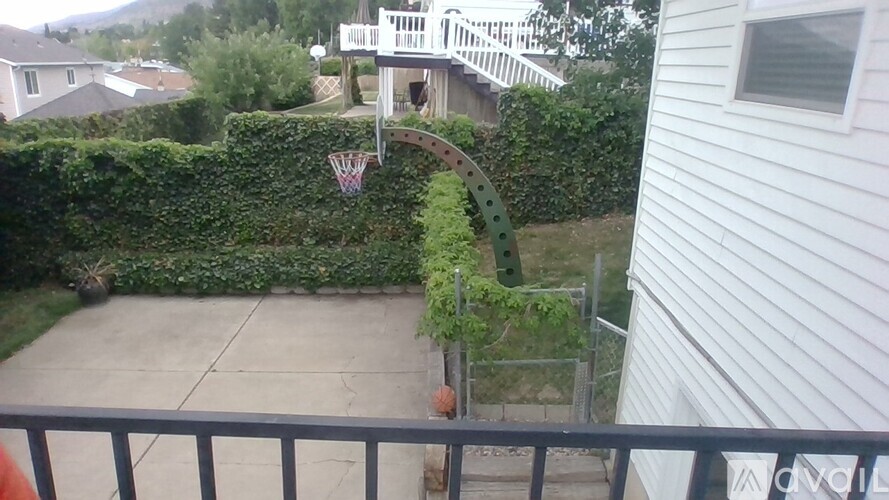 747 East Hills Drive North 4 Beds Single Family Home for Rent - Photo gallery 2