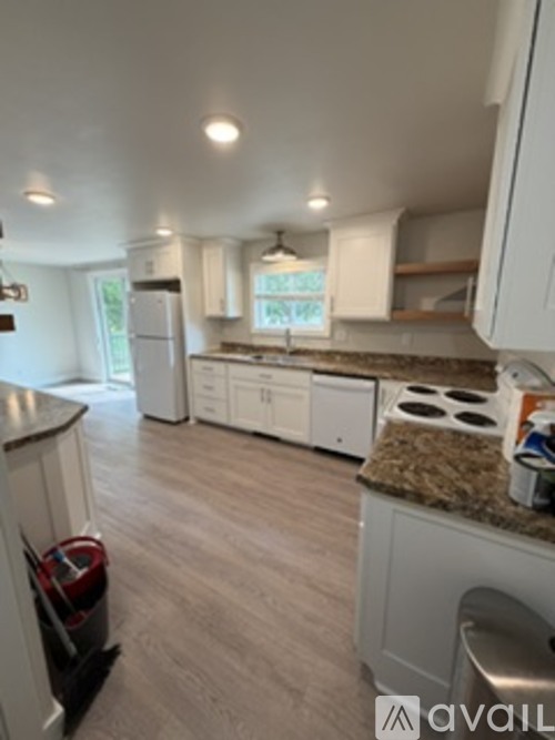 918 Elm Street 3 Beds Single Family Home for Rent - Photo gallery 4