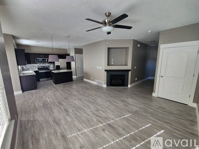 North Elm Drive 3 Beds Townhouse for Rent - Photo gallery 2