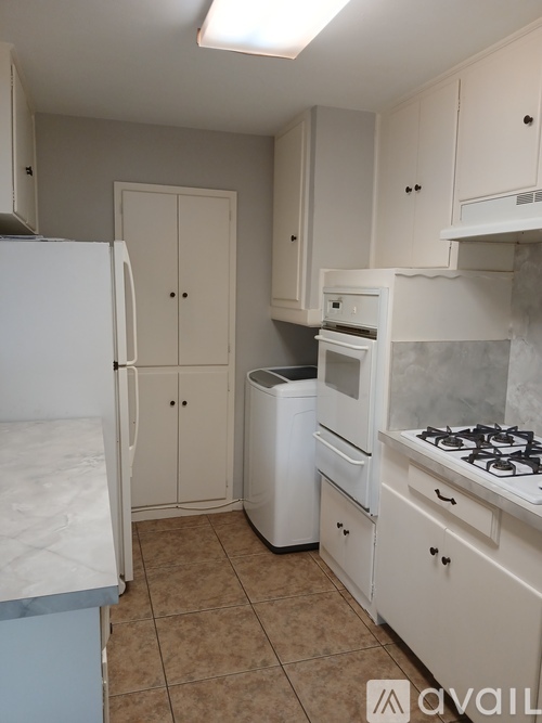 401 La Salle Dr 2 Beds Townhouse for Rent - Photo gallery 4