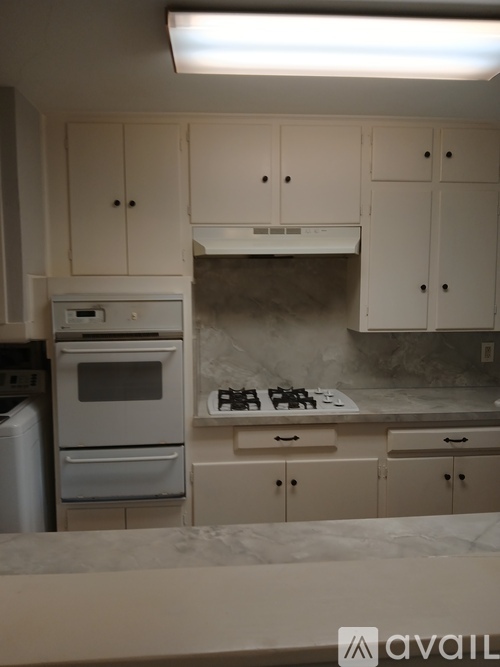 401 La Salle Dr 2 Beds Townhouse for Rent - Photo gallery 5
