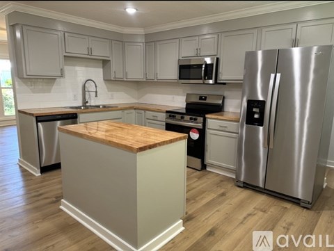 210 North Utica Street 3 Beds Apartment for Rent