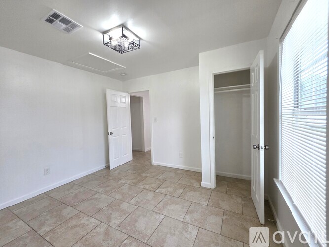 556 Westwood Dr 3 Beds Apartment for Rent - Photo gallery 4