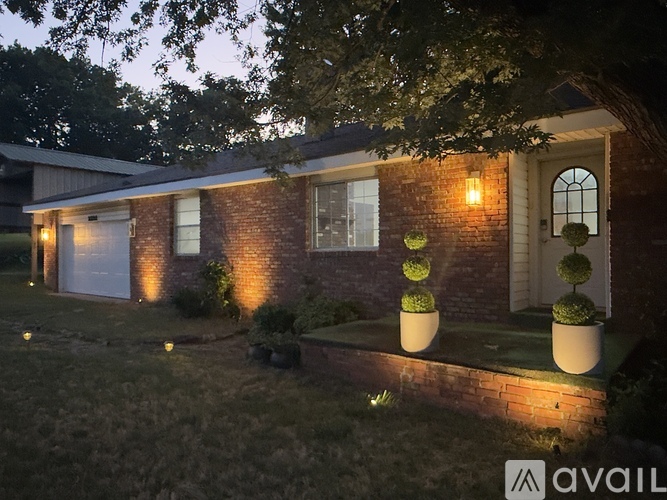 2221 West 38th Street North 4 Beds Single Family Home for Rent - Photo gallery 2