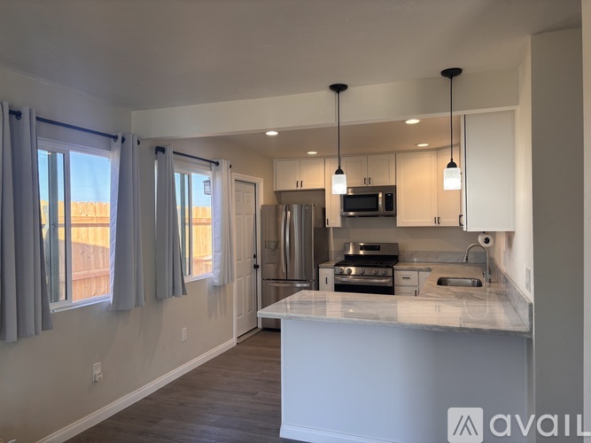 203 East Palomar Street 3 Beds Single Family Home for Rent - Photo gallery 5
