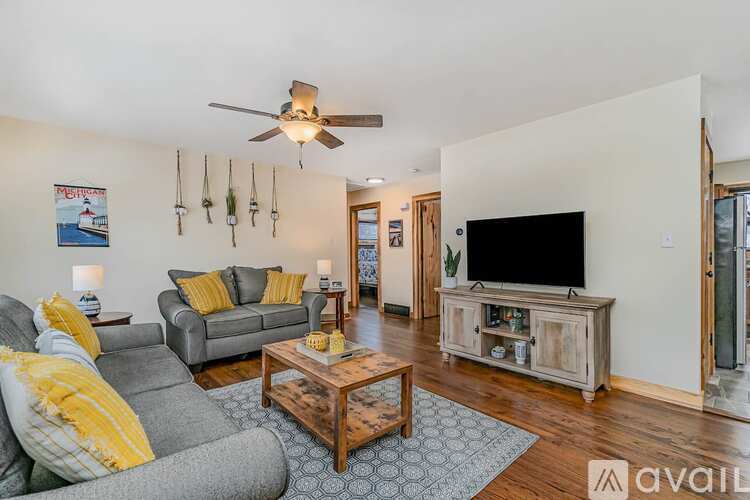 712 N Roeske Ave 3 Beds Single Family Home for Rent - Photo gallery 1