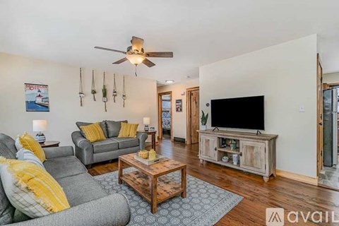 712 N Roeske Ave 3 Beds Apartment for Rent