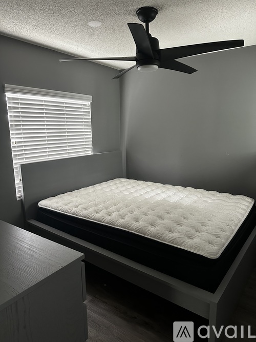 1939 1/2 Eastlake Avenue Studio Single Family Home for Rent - Photo gallery 2
