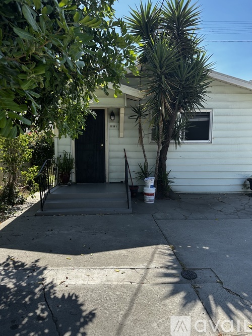 1939 1/2 Eastlake Avenue Studio Single Family Home for Rent - Photo gallery 4