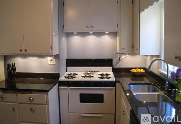 327 Euclid Avenue 3 Beds Single Family Home for Rent - Photo gallery 5