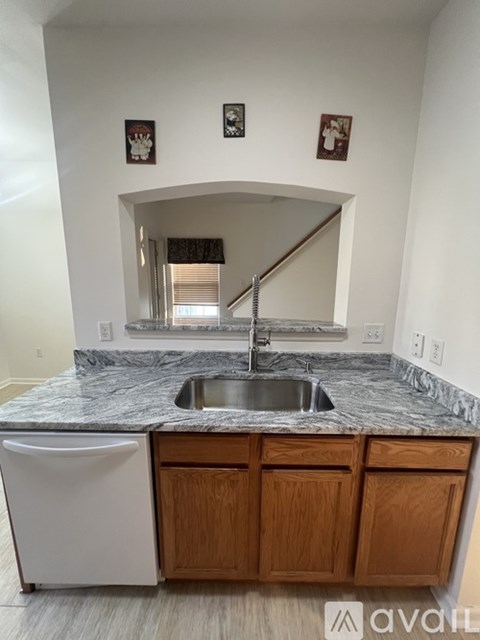 8 Dolmen Ln 3 Beds Apartment for Rent