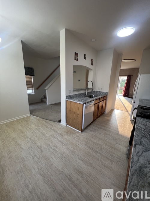 8 Dolmen Ln 3 Beds Townhouse for Rent - Photo gallery 2