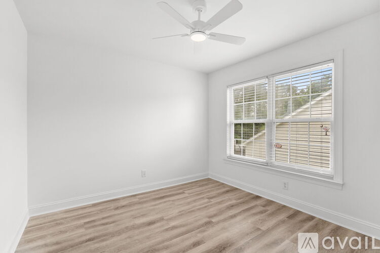 Brampton Drive 4 Beds Single Family Home for Rent - Photo gallery 3