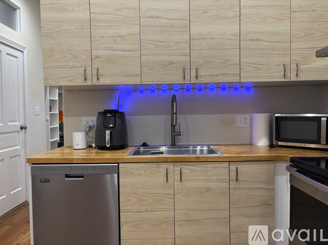 997 North Marshall Street 1 Condo for Rent - Photo gallery 4