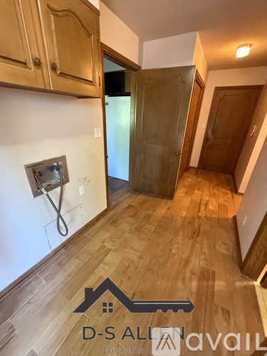 212 Meadowdale 4 Beds Single Family Home for Rent - Photo gallery 3