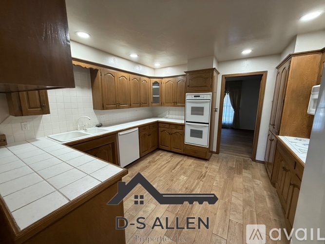 212 Meadowdale 4 Beds Single Family Home for Rent - Photo gallery 4