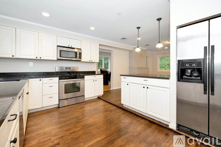 181 Washington Street 4 Beds Single Family Home for Rent - Photo gallery 4