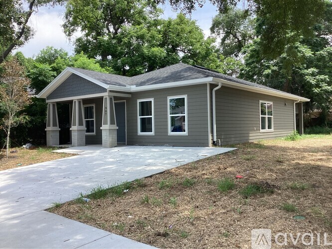907 E 26th Ave 3 Beds Single Family Home for Rent - Photo gallery 1