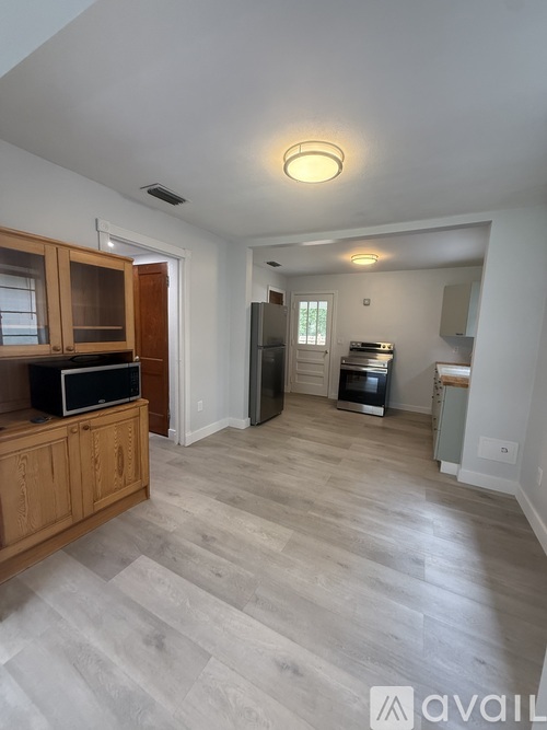 1535 NE 8th St 2 Beds Single Family Home for Rent - Photo gallery 3