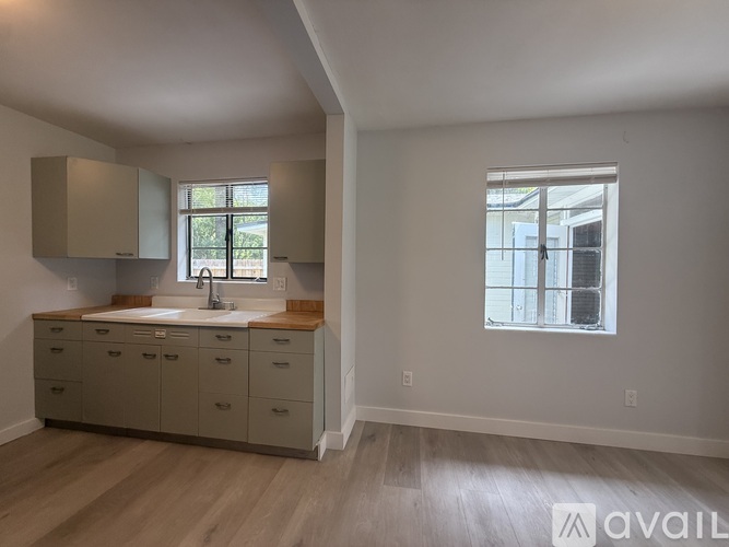 1535 NE 8th St 2 Beds Single Family Home for Rent - Photo gallery 4