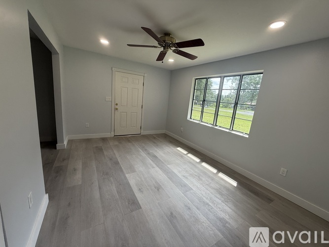 1535 NE 8th St 2 Beds Single Family Home for Rent - Photo gallery 5