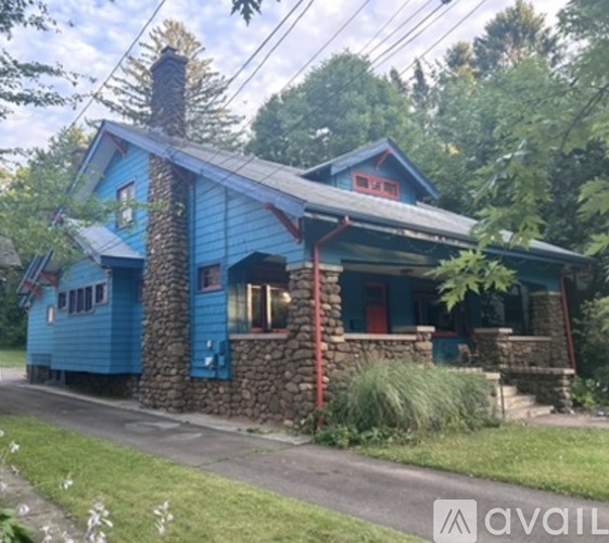 1566 Whitney Avenue 5 Beds Single Family Home for Rent - Photo gallery 1