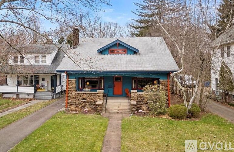1566 Whitney Avenue 5 Beds Single Family Home for Rent - Photo gallery 2