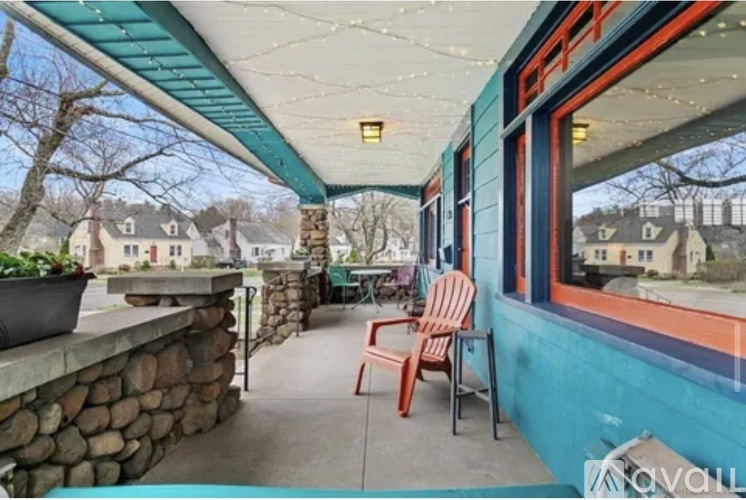 1566 Whitney Avenue 5 Beds Single Family Home for Rent - Photo gallery 4
