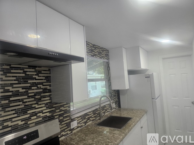 1915 NW 82nd St 2 Beds Single Family Home for Rent - Photo gallery 5