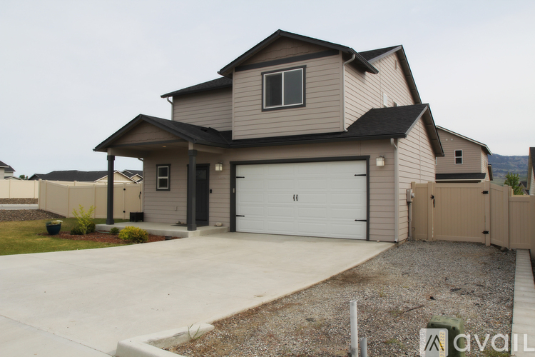 2238 2nd Street Southeast 3 Beds Single Family Home for Rent - Photo gallery 1