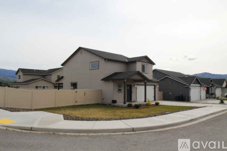 2238 2nd Street Southeast 3 Beds Single Family Home for Rent - Photo gallery 2