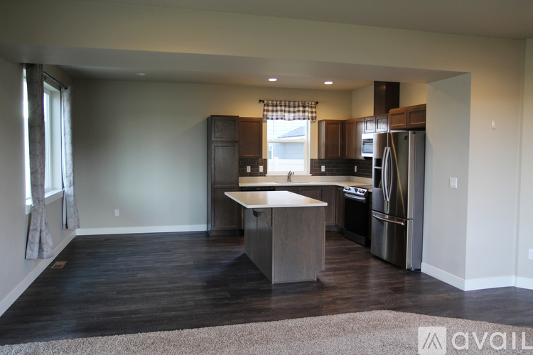 2238 2nd Street Southeast 3 Beds Single Family Home for Rent - Photo gallery 3