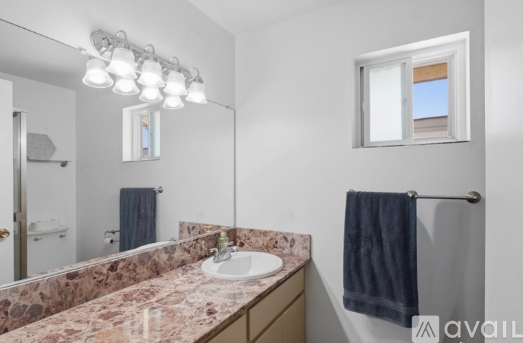817 W Romo Jones St 5 Beds Single Family Home for Rent - Photo gallery 4