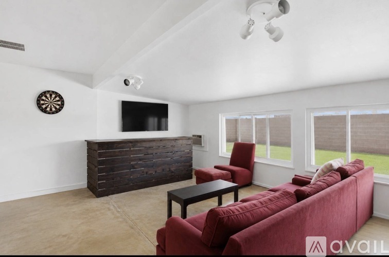 817 W Romo Jones St 5 Beds Single Family Home for Rent - Photo gallery 5