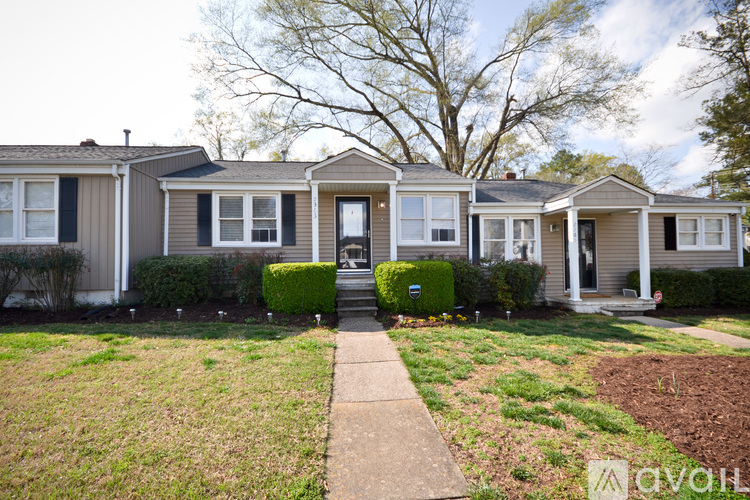 2363 Bernard St 2 Beds Condo for Rent - Photo gallery 2