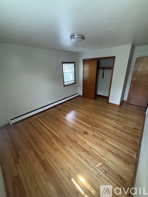 613 Jackson Avenue 2 Beds Apartment for Rent
