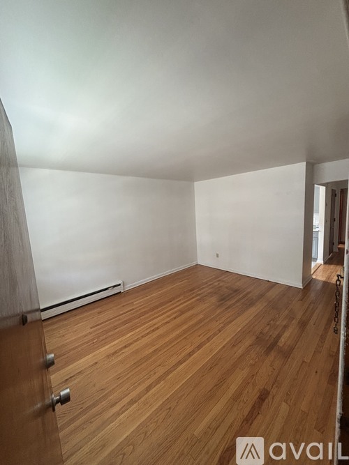 613 Jackson Avenue 2 Beds Apartment for Rent - Photo gallery 2